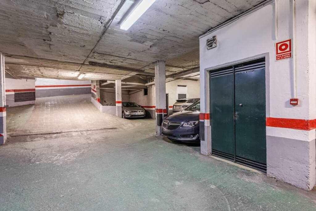 Santa Cruz Parking Incluido Apartment Севиля Екстериор снимка